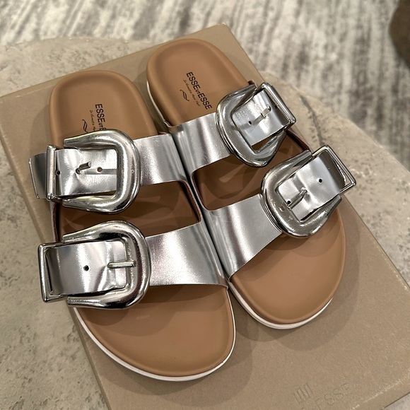 ESSEutESSE SILVER Sandals sz7 NEW - Picture 1 of 6